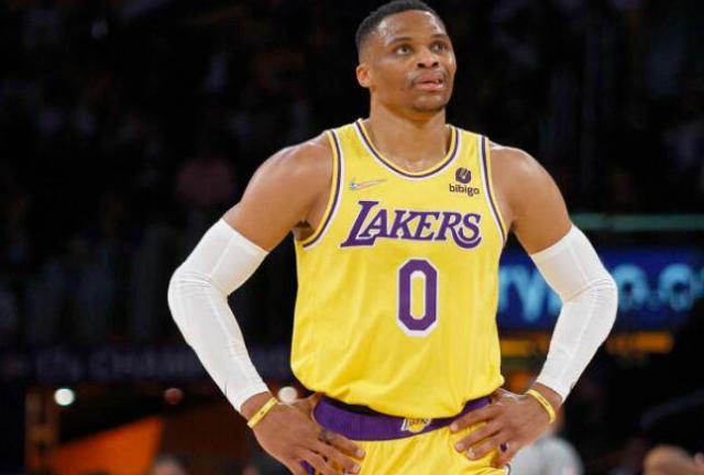 湖人夏天如何操作？或交易小塔克 引进3大类型球员