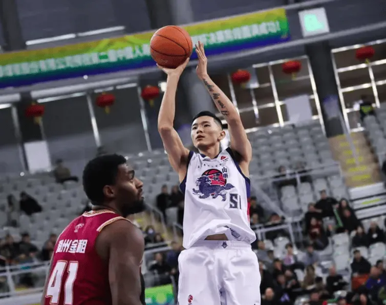 开云登录入口地址-解说：陈林坚投进这几记决定比赛的三分球，太狠了