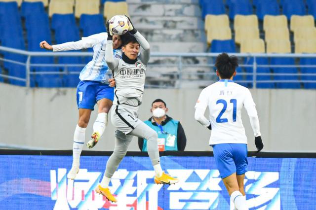 开云电子-【中超】苏缘杰错失进球良机 天津0比0闷平10人河南